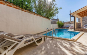 Awesome apartment in Medulin with Outdoor swimming pool, WiFi and 2 Bedrooms